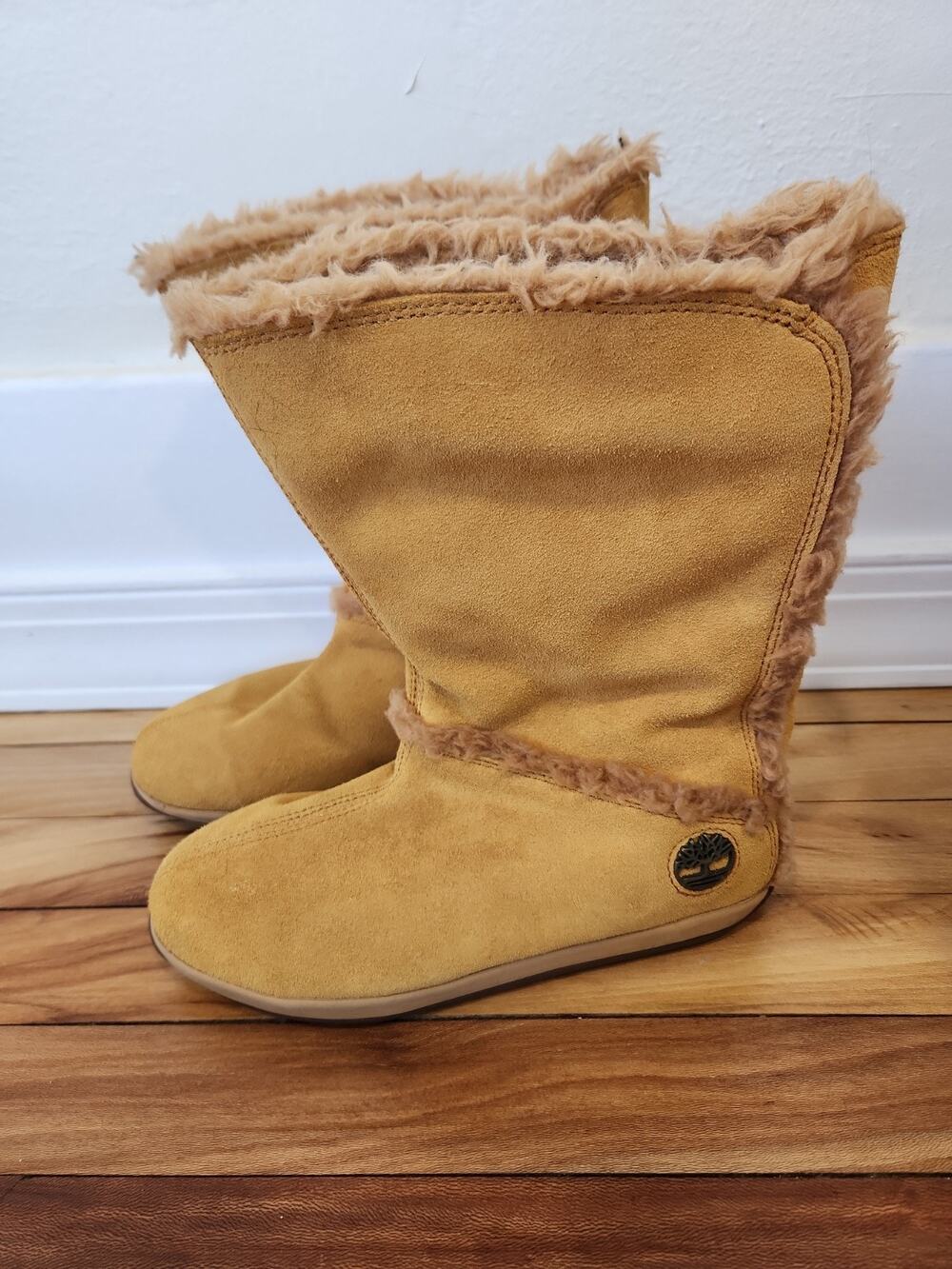 Timberland Womens Mukluk Fur Lined Pull-On Winter Boot, Tan Suede, Size 7M